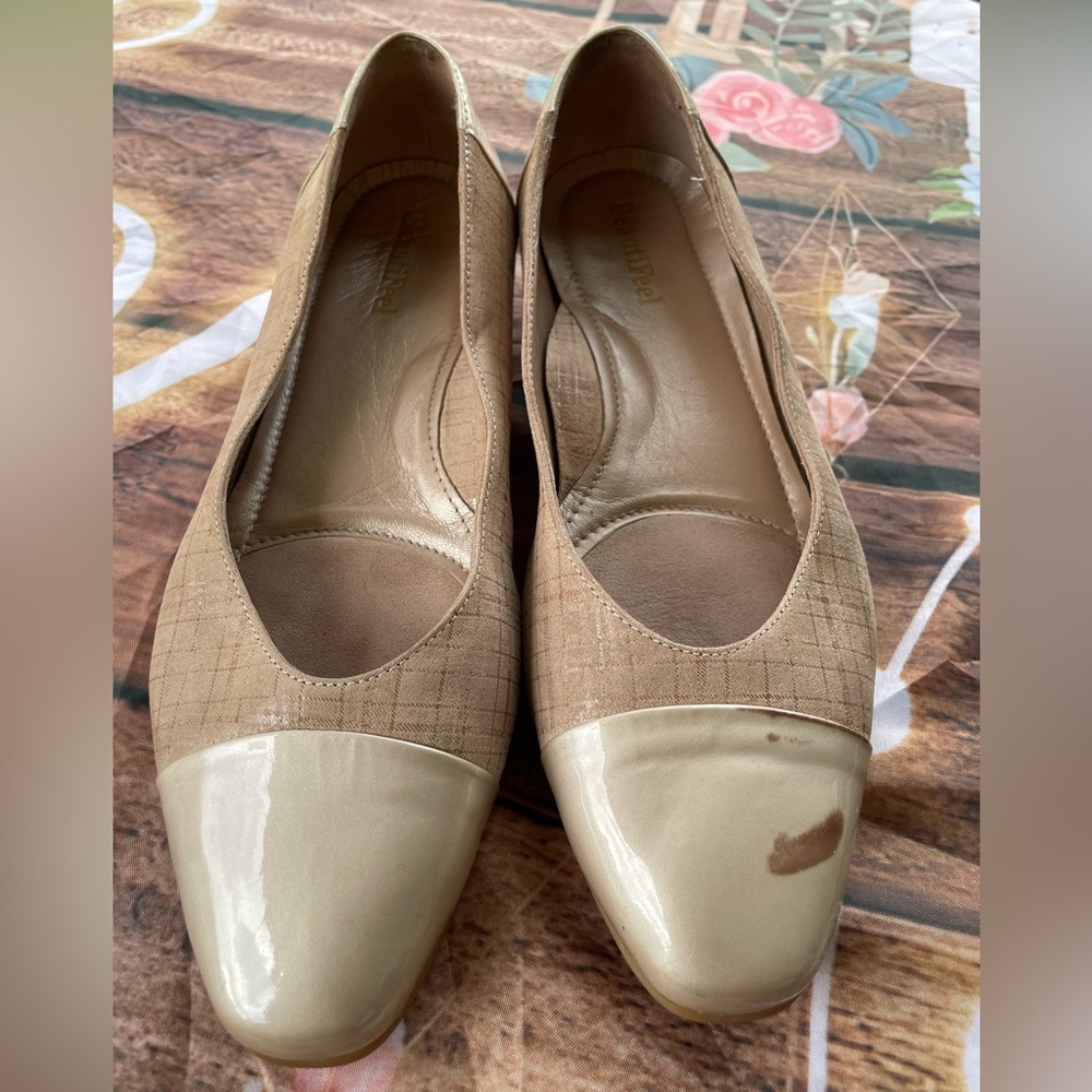 BeautiFeel Tan and Cream Flats Elegant Loafers